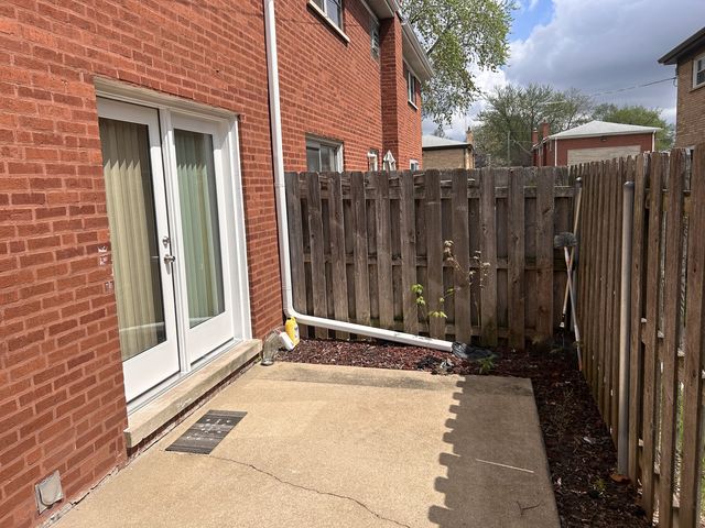 208 Dee Road, North Aurora, IL 60542