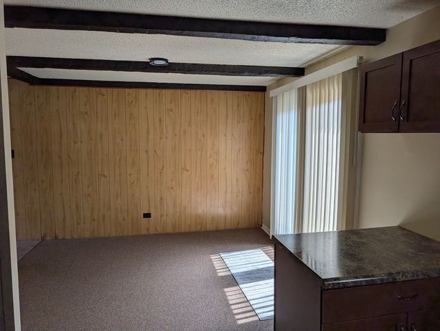 208 Dee Road, North Aurora, IL 60542