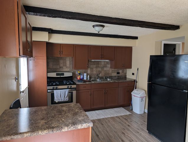 208 Dee Road, North Aurora, IL 60542