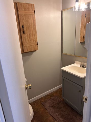 208 Dee Road, North Aurora, IL 60542