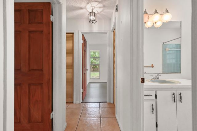 1019 Hickory Trail, Wellington, FL 33414