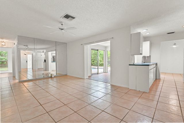 1019 Hickory Trail, Wellington, FL 33414