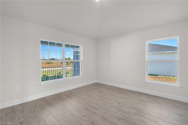 3922 NW 40th TER, Cape Coral, FL 33993