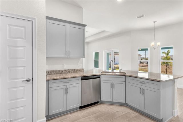 3922 NW 40th TER, Cape Coral, FL 33993