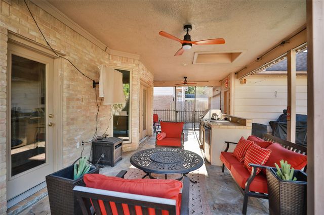 6726 Seinfeld Court, Houston, TX 77069