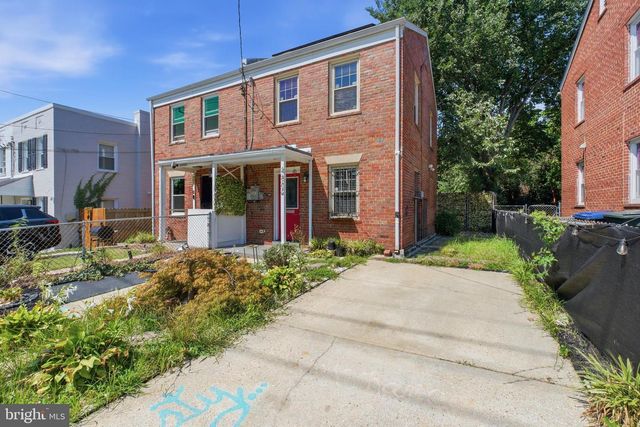 4802 B ST SE, Washington, DC 20019