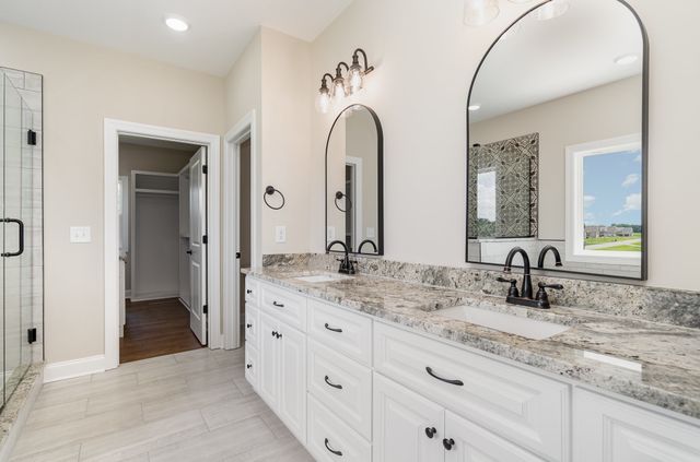 8012 Traditions Ln, Columbia, TN 38401