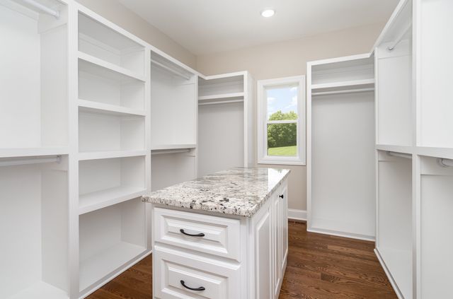 8012 Traditions Ln, Columbia, TN 38401