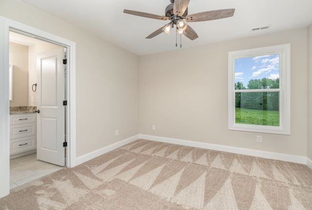 8012 Traditions Ln, Columbia, TN 38401