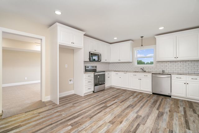 8012 Traditions Ln, Columbia, TN 38401