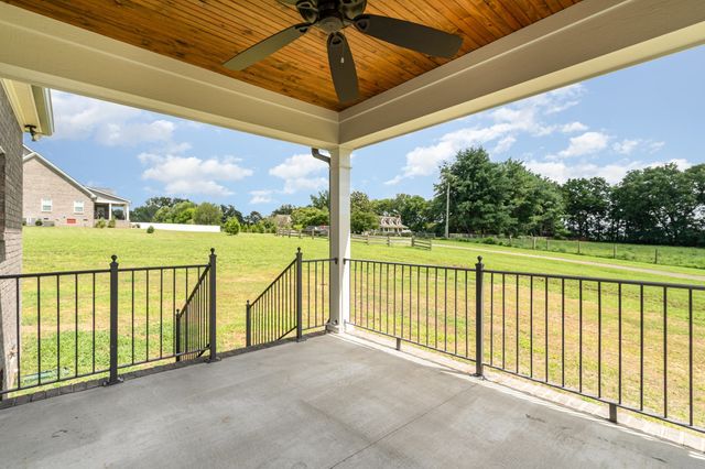 8012 Traditions Ln, Columbia, TN 38401