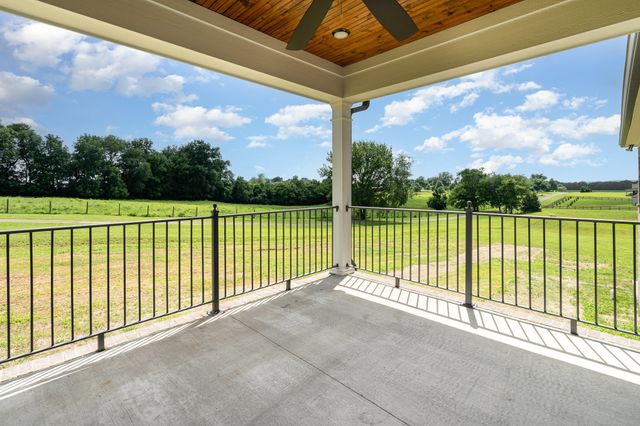 8012 Traditions Ln, Columbia, TN 38401