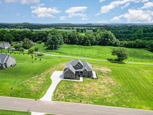 8012 Traditions Ln, Columbia, TN 38401