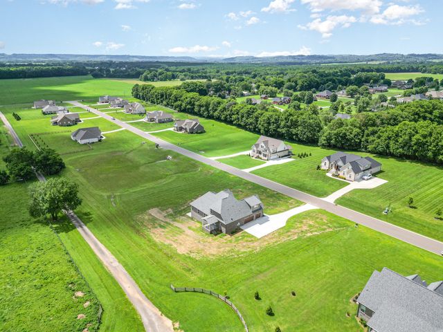 8012 Traditions Ln, Columbia, TN 38401