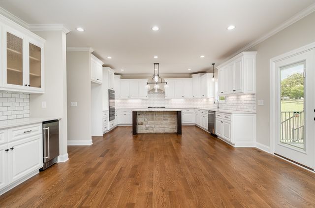 8012 Traditions Ln, Columbia, TN 38401