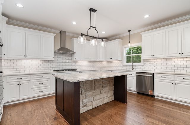 8012 Traditions Ln, Columbia, TN 38401