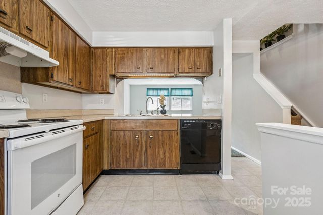 9445 Lexington Circle C, Charlotte, NC 28213