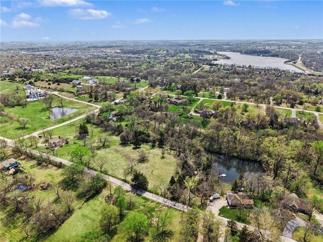 13110 S Lakeshore Drive, Olathe, KS 66061