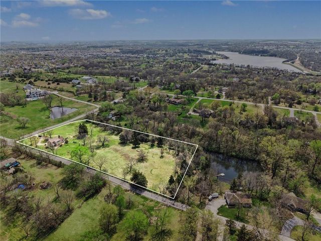 13110 S Lakeshore Drive, Olathe, KS 66061