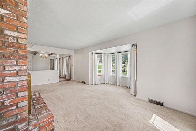13110 S Lakeshore Drive, Olathe, KS 66061