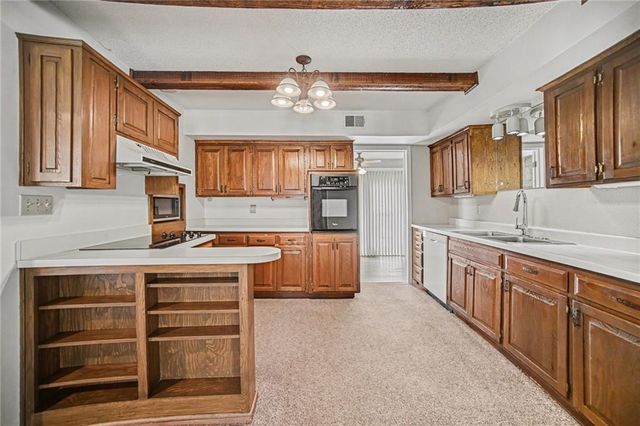 13110 S Lakeshore Drive, Olathe, KS 66061