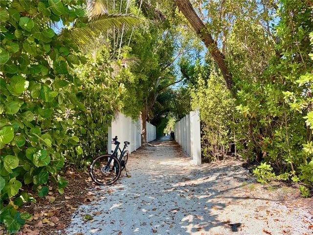 713 Durion CT, Sanibel, FL 33957
