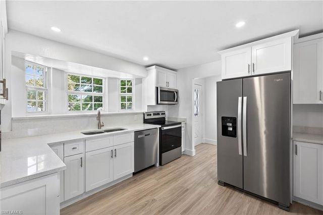 713 Durion CT, Sanibel, FL 33957
