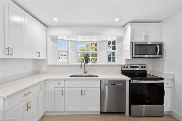 713 Durion CT, Sanibel, FL 33957