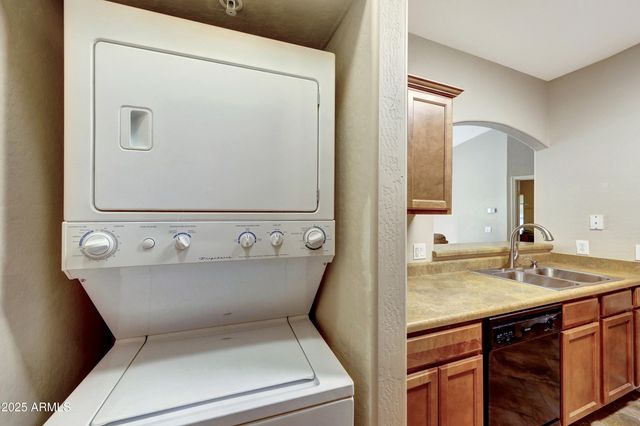 2950 W LOUISE Drive 206, Phoenix, AZ 85027