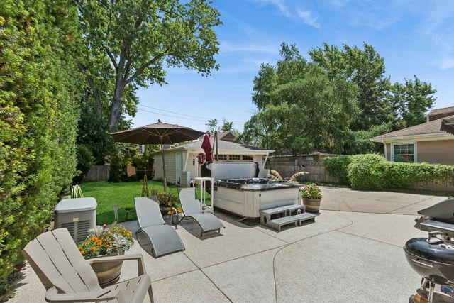 1901 Newton Avenue, Park Ridge, IL 60068