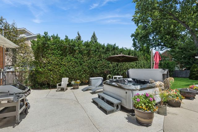 1901 Newton Avenue, Park Ridge, IL 60068