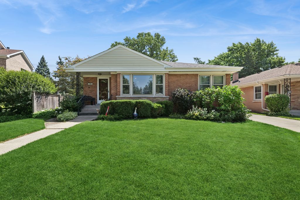 1901 Newton Avenue, Park Ridge, IL 60068