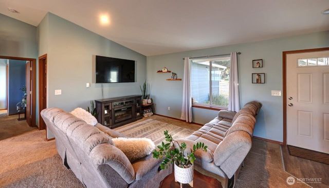 27000 Sandridge Road, Ocean Park, WA 98640