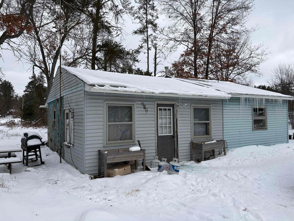 212 W Park Road, Harrison, MI 48625