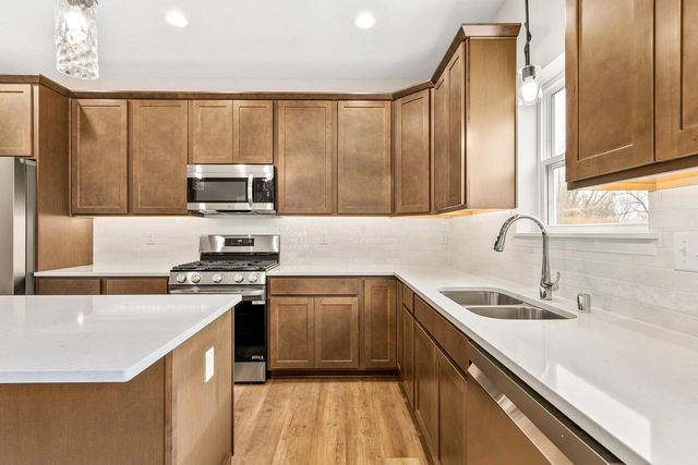 2264 Ravenswood ROAD, Burlington, WI 53105