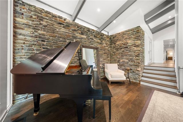 460 Valley Green Drive NE, Atlanta, GA 30342