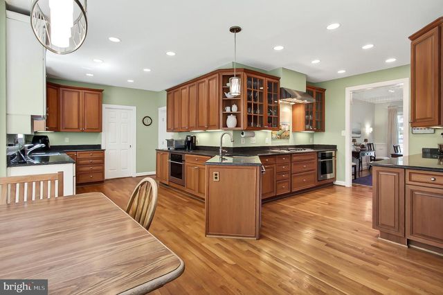 8750 COPELAND POND CT, Fairfax, VA 22031