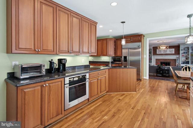 8750 COPELAND POND CT, Fairfax, VA 22031