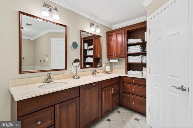 8750 COPELAND POND CT, Fairfax, VA 22031