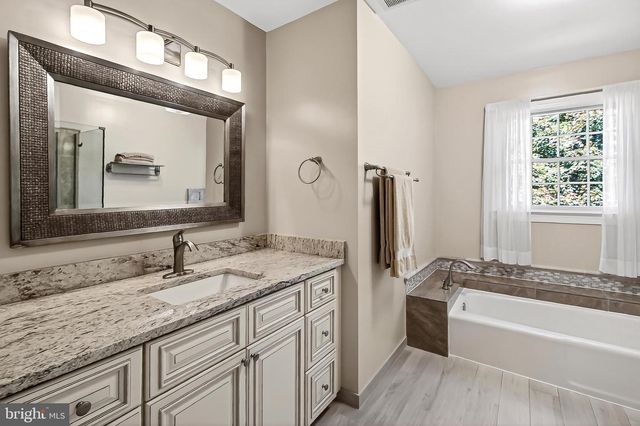 8750 COPELAND POND CT, Fairfax, VA 22031