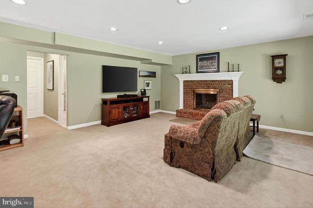 8750 COPELAND POND CT, Fairfax, VA 22031