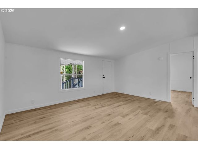 8261 Se IRIS St, Milwaukie, OR 97267