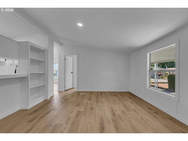8261 Se IRIS St, Milwaukie, OR 97267