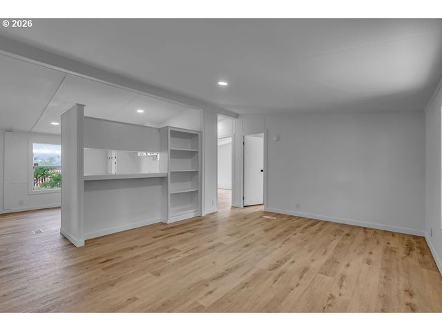 8261 Se IRIS St, Milwaukie, OR 97267
