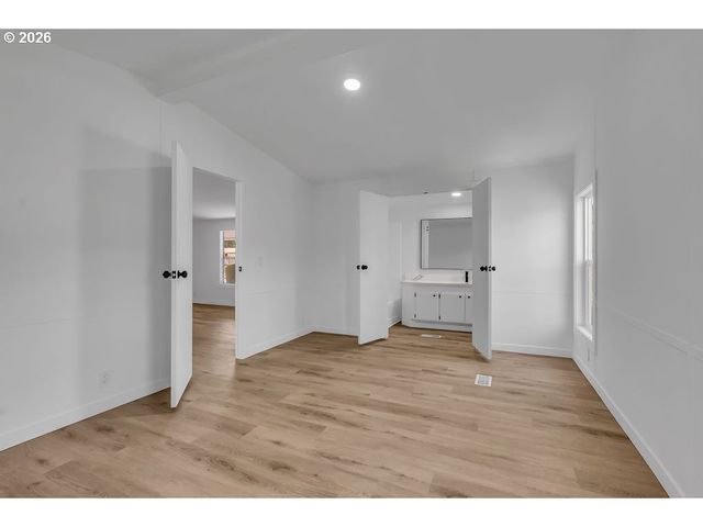 8261 Se IRIS St, Milwaukie, OR 97267
