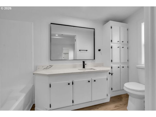 8261 Se IRIS St, Milwaukie, OR 97267