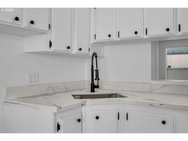 8261 Se IRIS St, Milwaukie, OR 97267