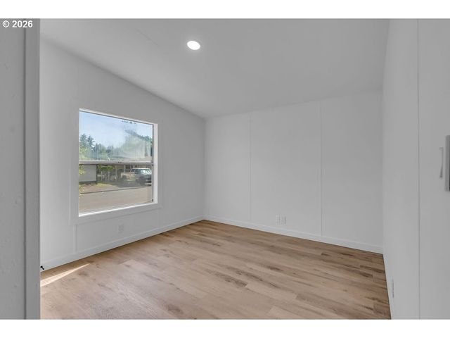 8261 Se IRIS St, Milwaukie, OR 97267
