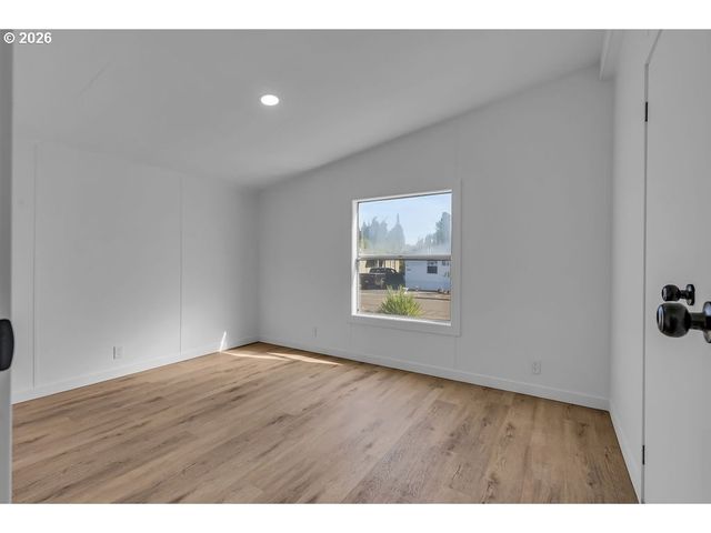 8261 Se IRIS St, Milwaukie, OR 97267