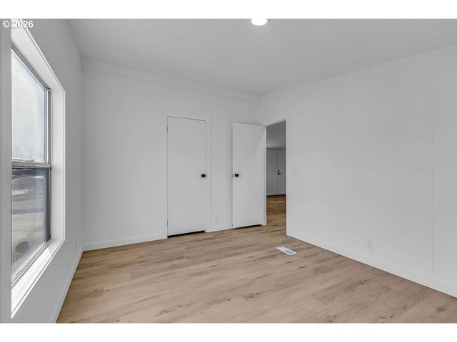 8261 Se IRIS St, Milwaukie, OR 97267